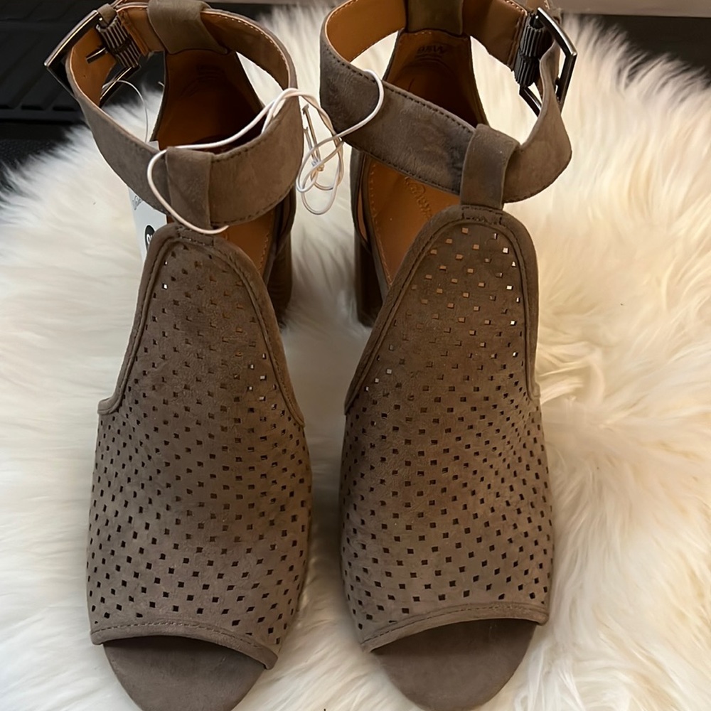 Brand new with tags cute heels!